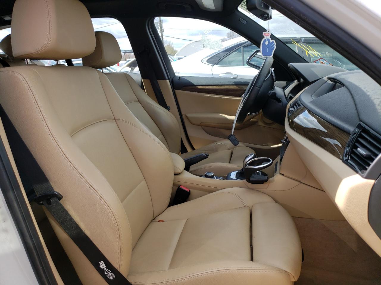 Photo 5 from auction – 2014 BMW X1 with VIN WBAVL1C51EVY17110