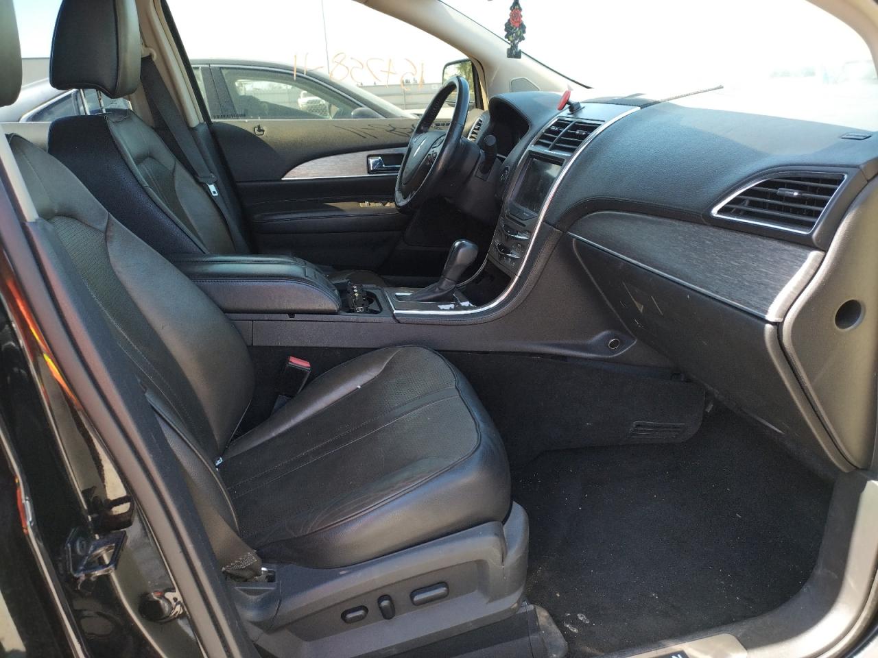 Photo 5 from auction – 2011 LINCOLN MKX with VIN 2LMDJ8JK4BBJ14498