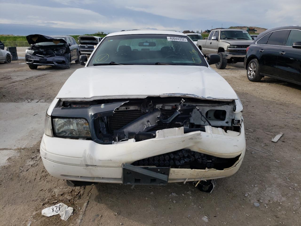 Photo 9 from auction – 2003 FORD CROWN VICT with VIN 2FAFP71W73X168800