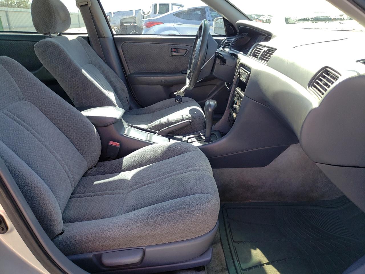 Photo 5 from auction – 2001 TOYOTA CAMRY LE with VIN 4T1BF22K41U969355