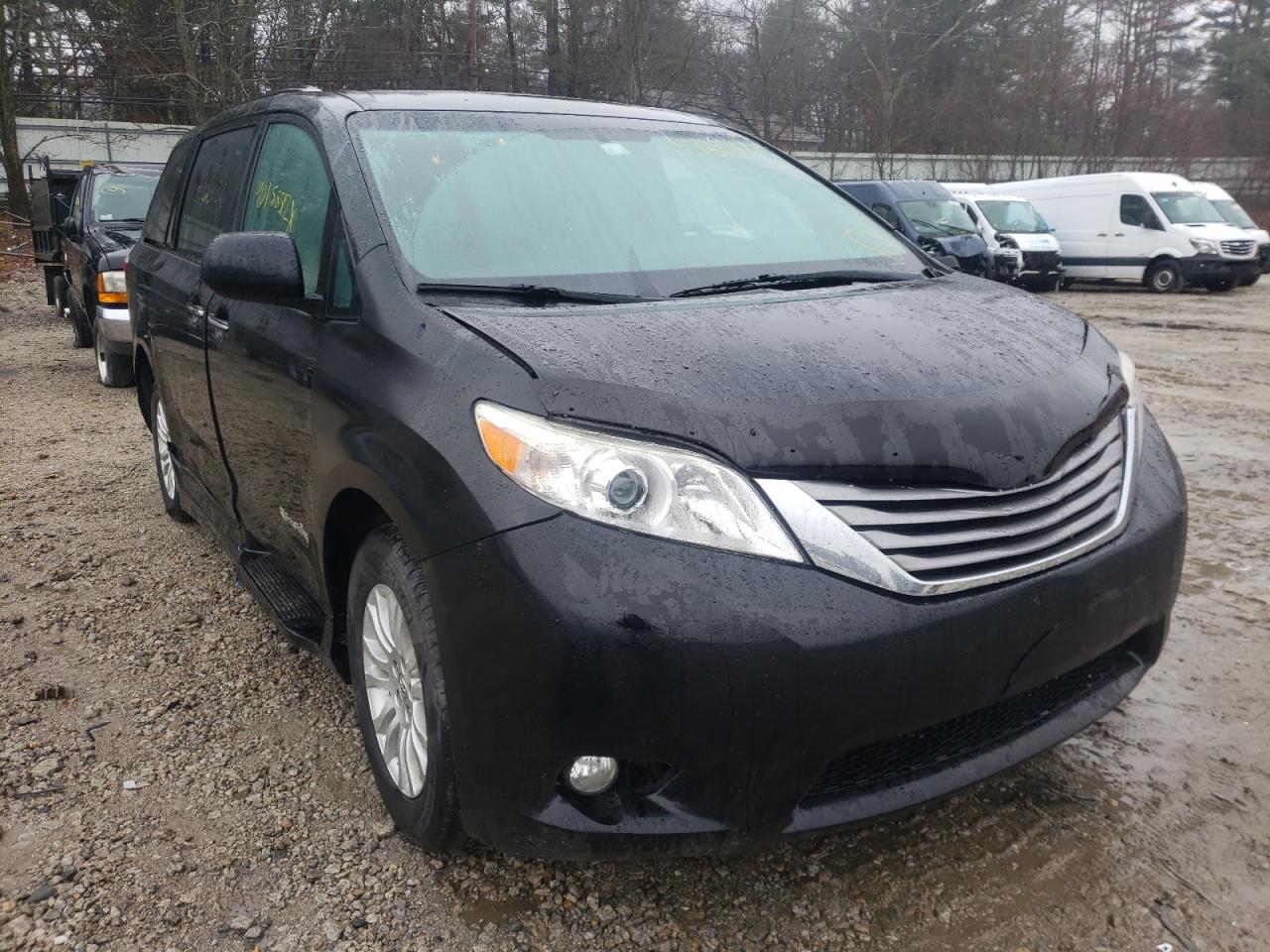 TOYOTA SIENNA XLE 2015 with VIN 5TDYK3DC4FS675925 - Photo from auction