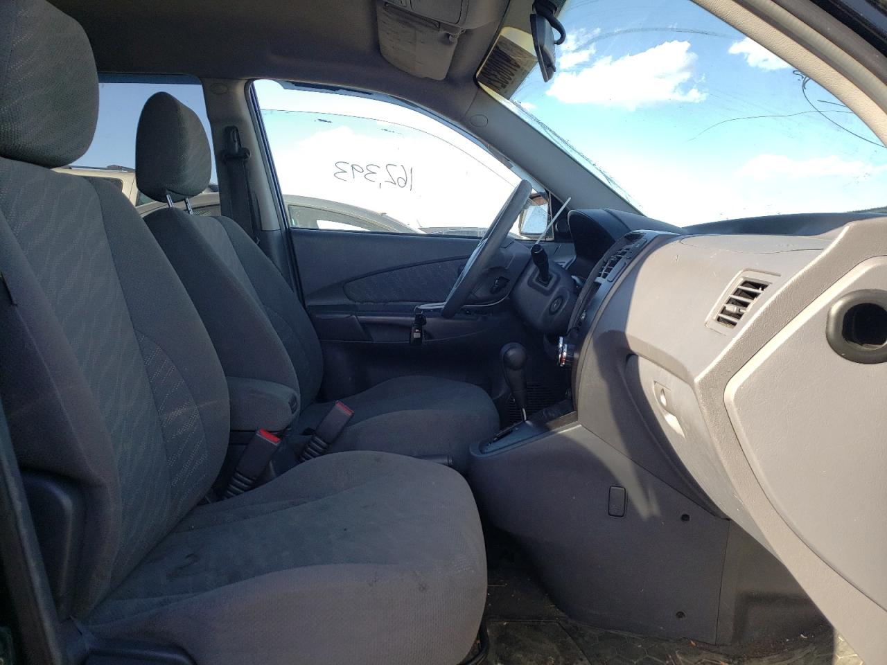 Photo 5 from auction – 2005 HYUNDAI TUCSON GL with VIN KM8JM12B85U204909
