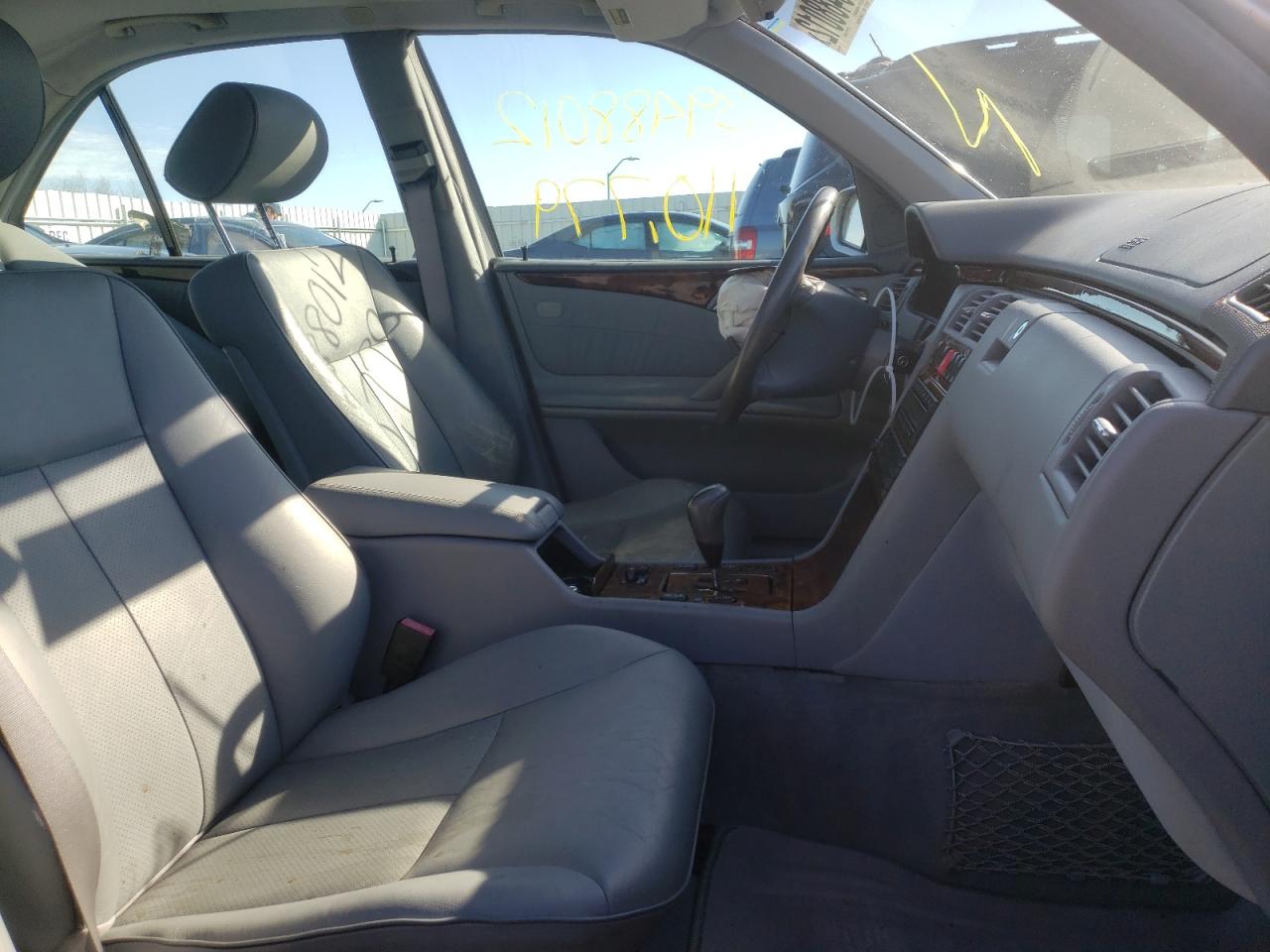 Photo 5 from auction – 2001 MERCEDES-BENZ E 430 with VIN WDBJF70JX1B350213
