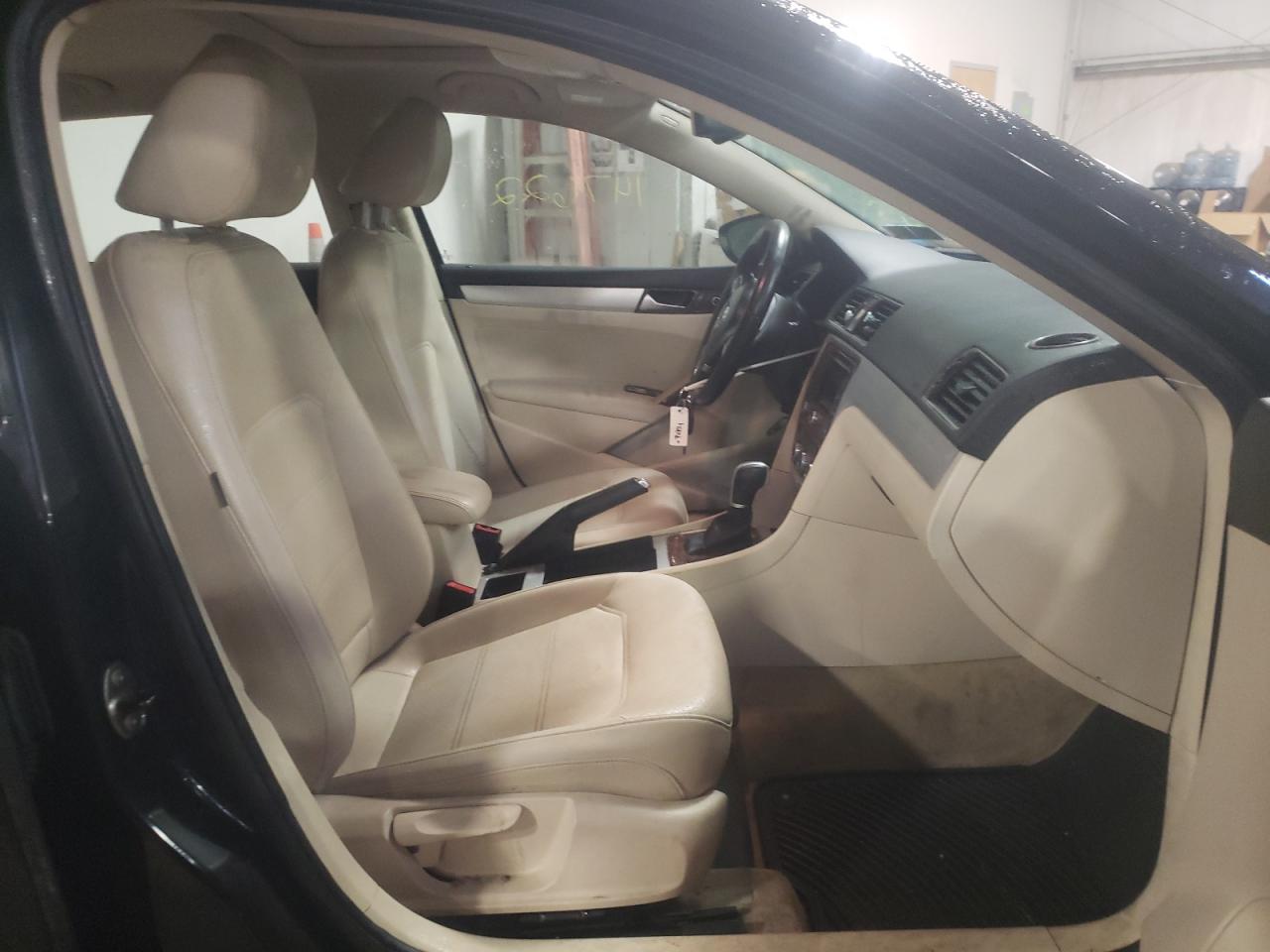 Photo 5 from auction – 2012 VOLKSWAGEN PASSAT SE with VIN 1VWBH7A36CC036617