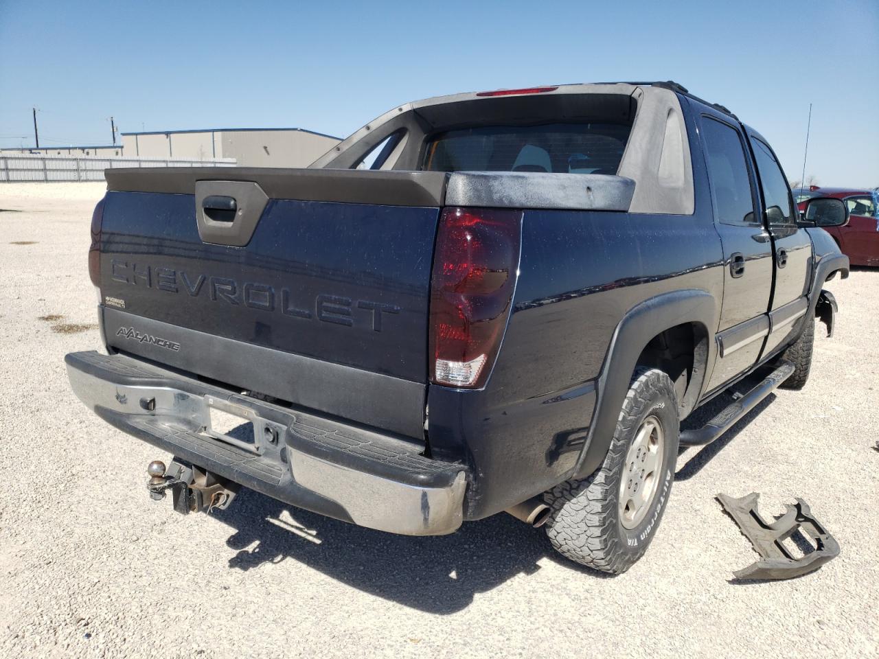 Photo 4 from auction – 2004 CHEVROLET AVALANCHE with VIN 3GNEC12T94G202628