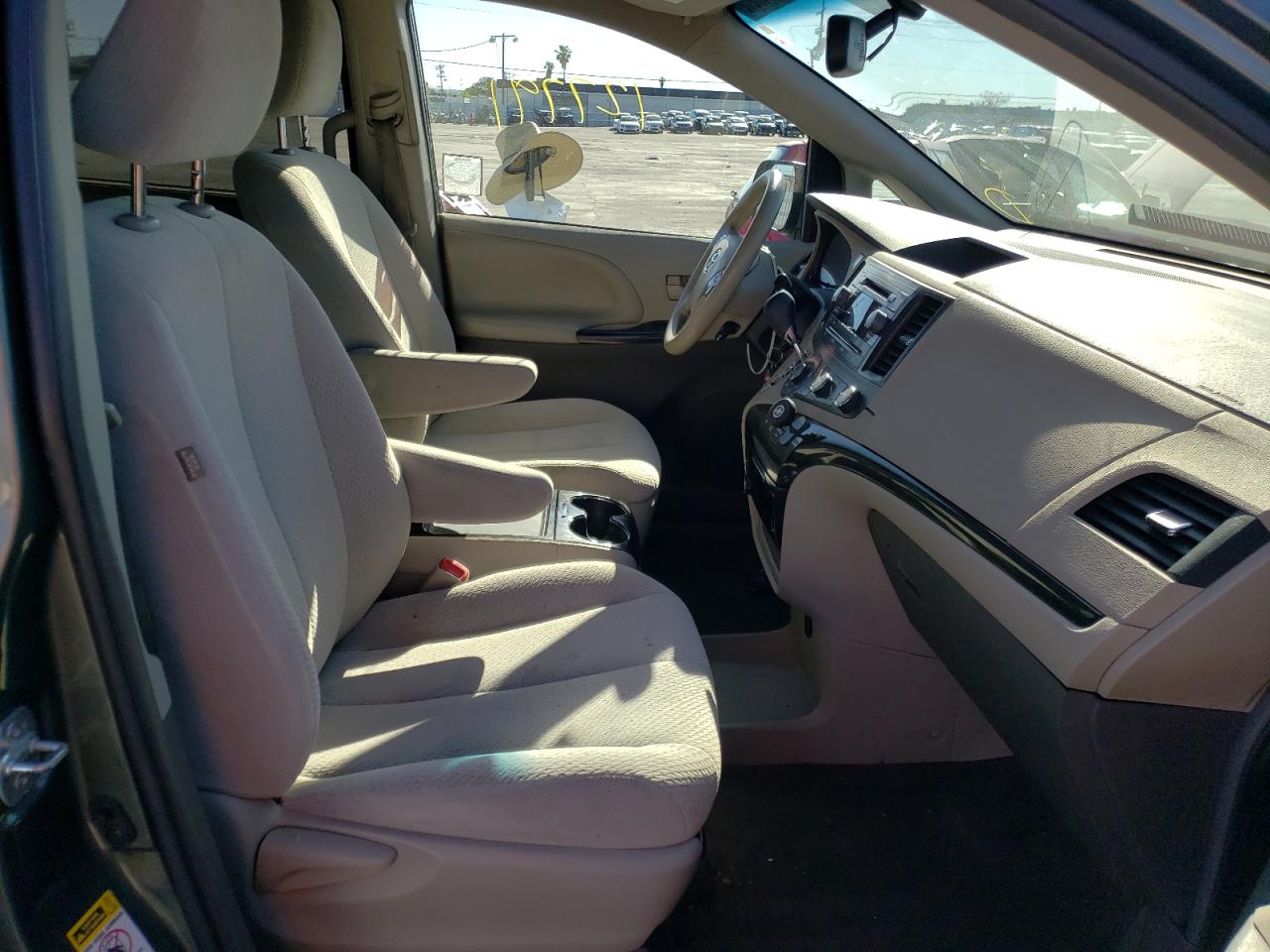 Photo 5 from auction – 2012 TOYOTA SIENNA LE with VIN 5TDKK3DC2CS271491