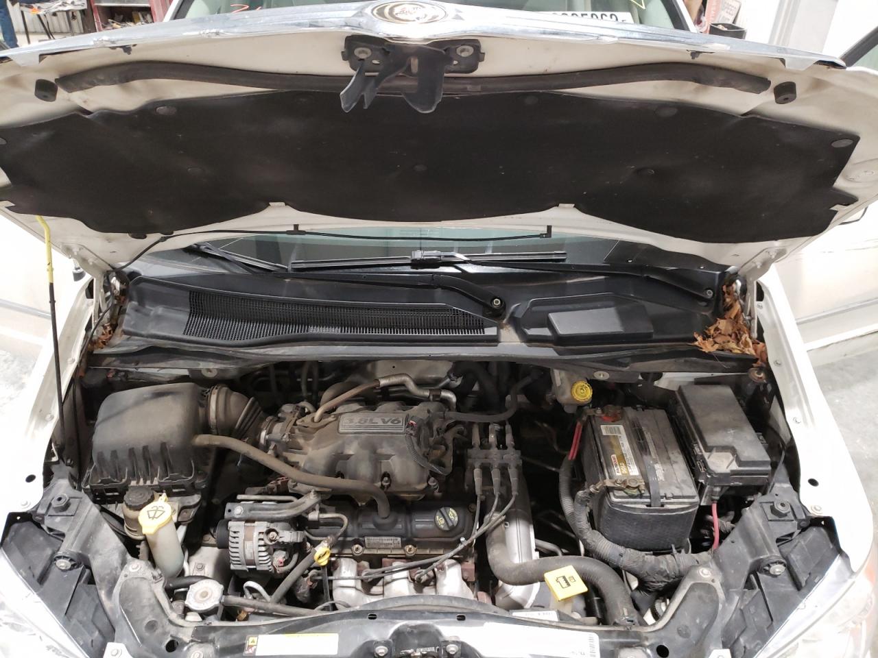 Photo 7 from auction – 2009 CHRYSLER TOWN & COU with VIN 2A8HR54159R648244