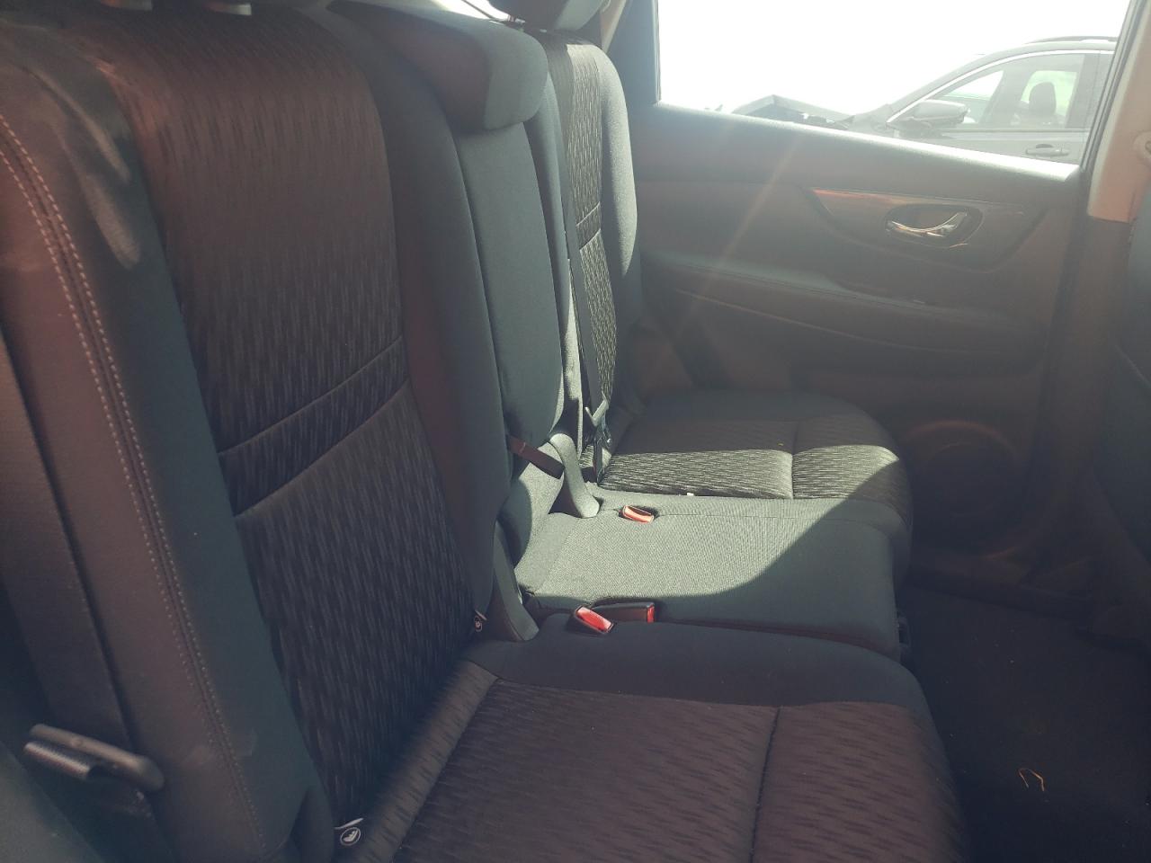 Photo 6 from auction – 2018 NISSAN ROGUE S with VIN KNMAT2MT6JP531207