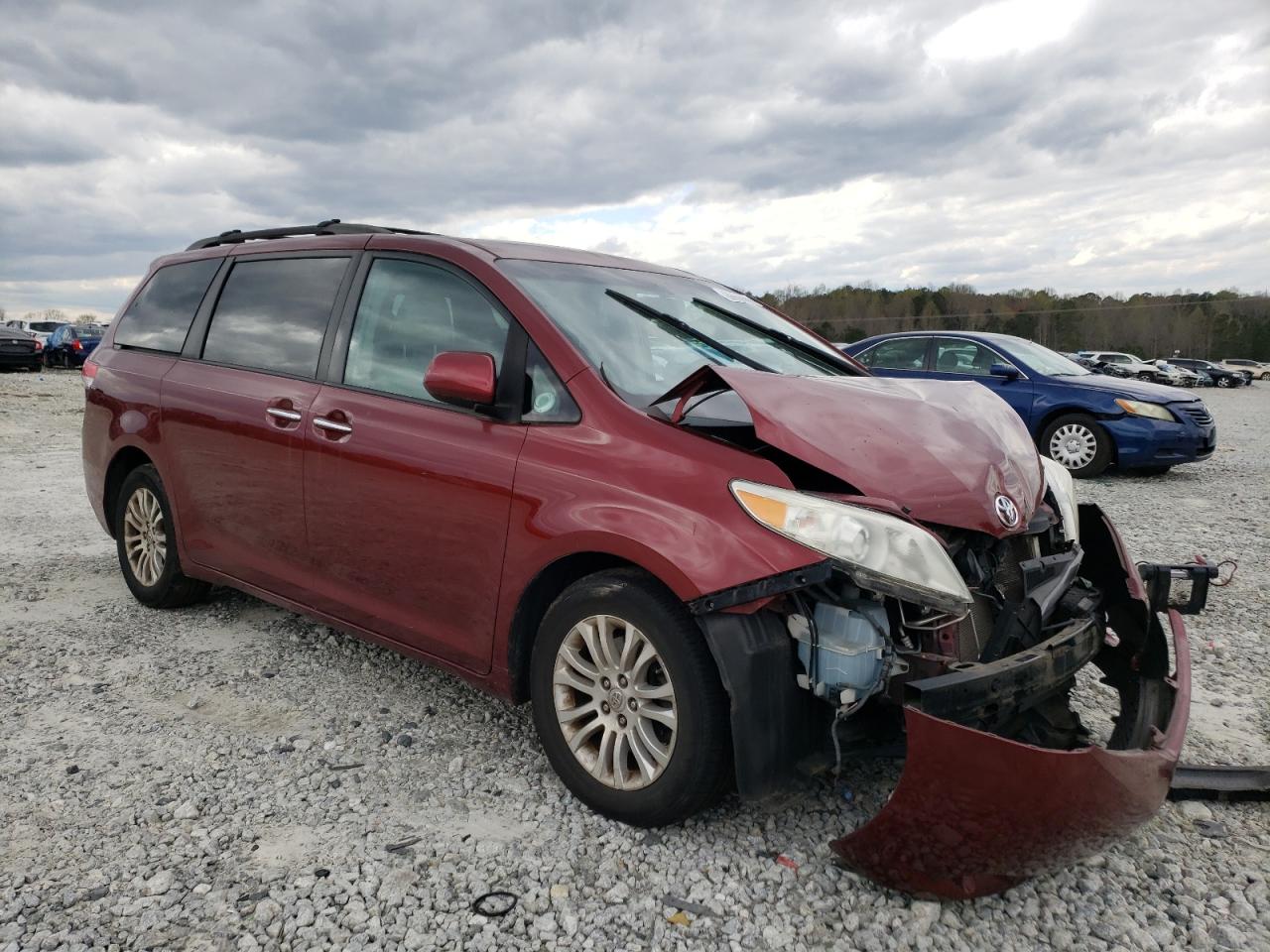 TOYOTA SIENNA XLE 2011 with VIN 5TDYK3DC1BS075938 - Photo from auction