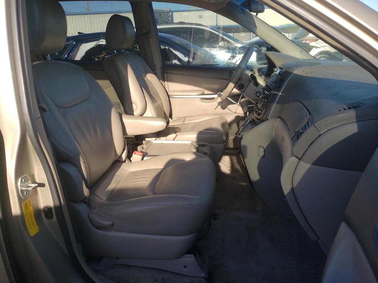 Photo 5 from auction – 2010 TOYOTA SIENNA CE with VIN 5TDKK4CC9AS337314