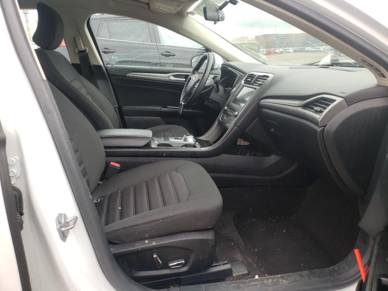 Photo 5 from auction – 2017 FORD FUSION SE with VIN 3FA6P0H72HR355874
