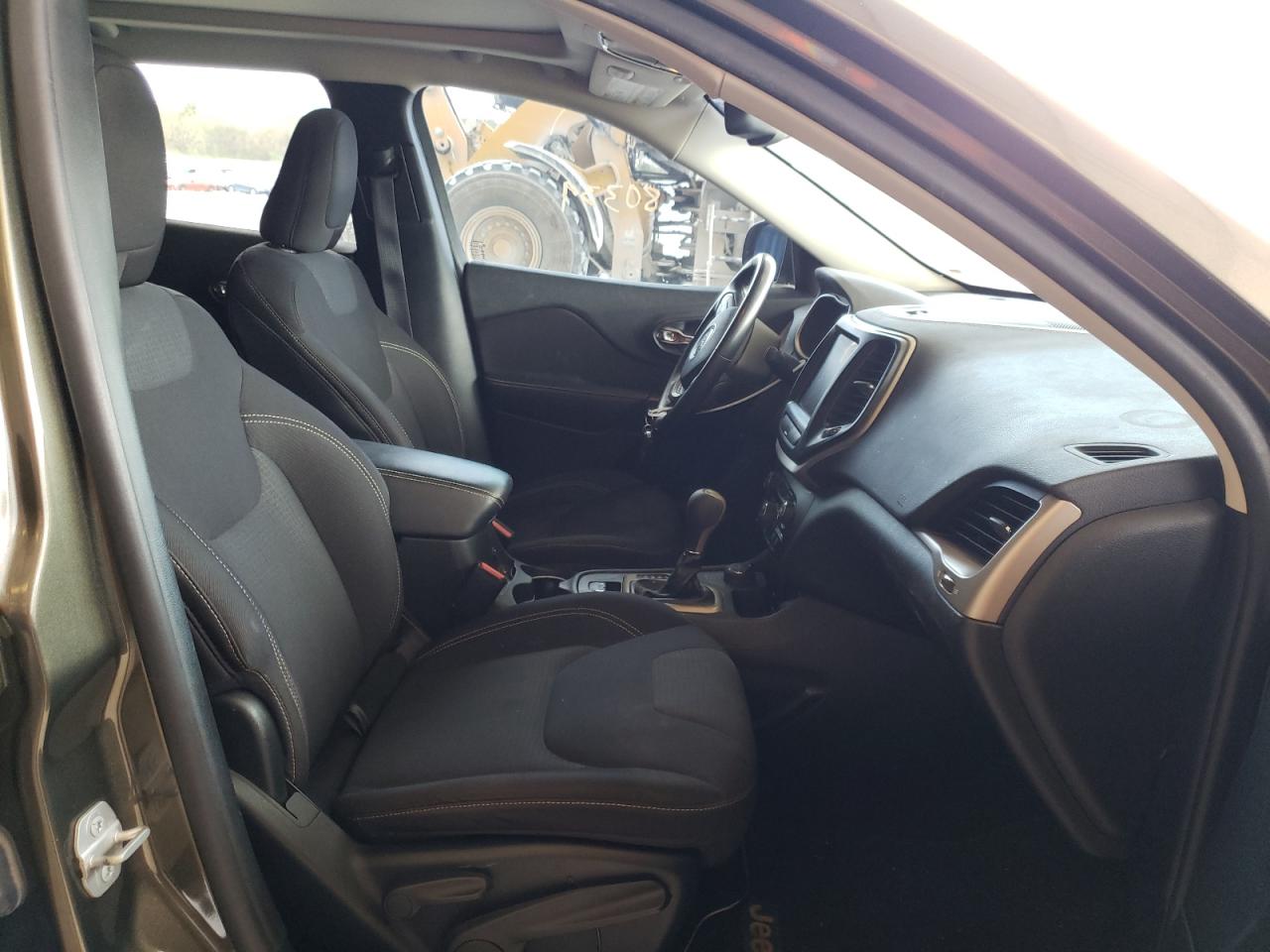 Photo 5 from auction – 2015 JEEP CHEROKEE L with VIN 1C4PJMCB2FW503714