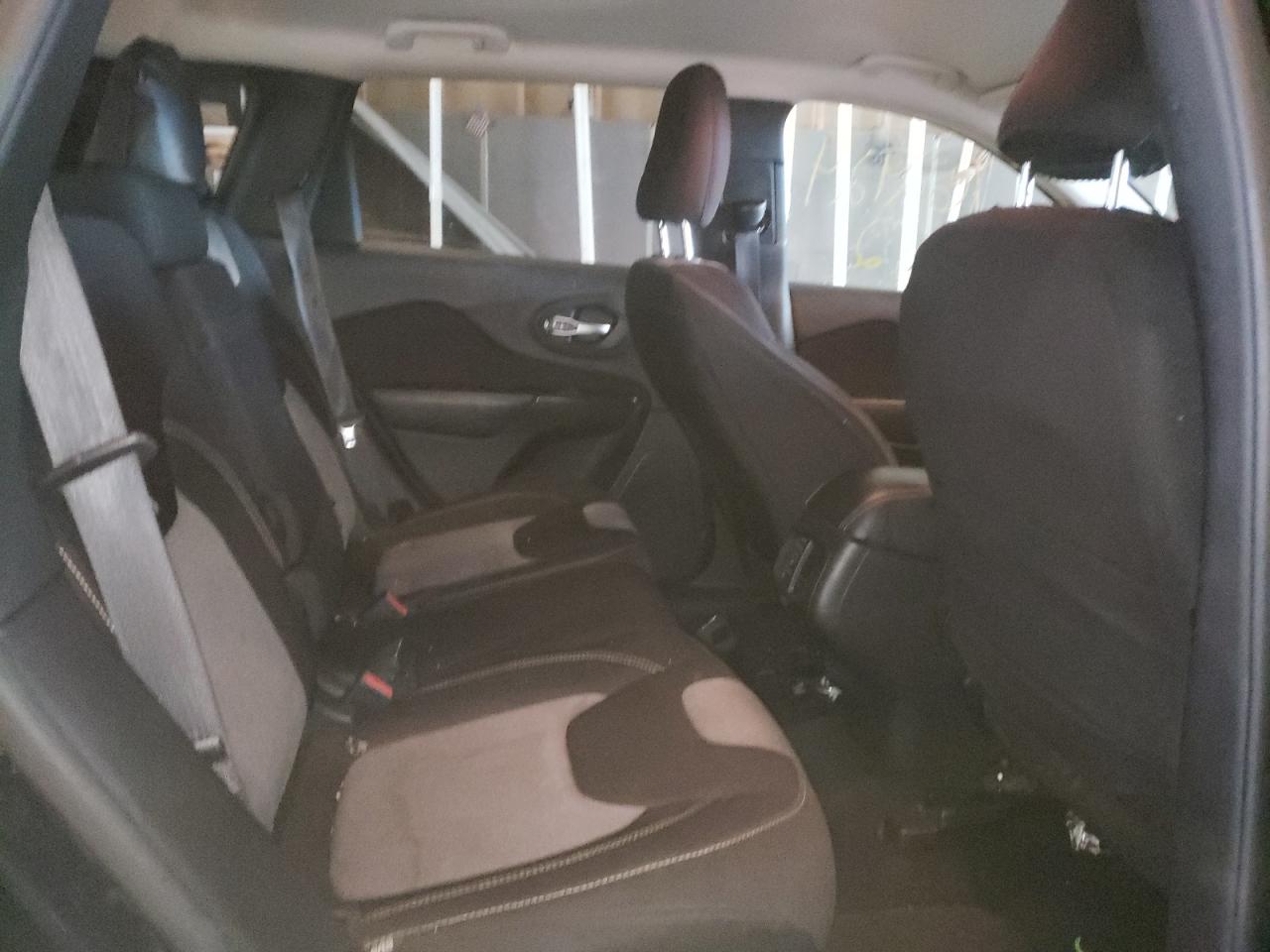 Photo 6 from auction – 2014 JEEP CHEROKEE L with VIN 1C4PJLCB4EW162924