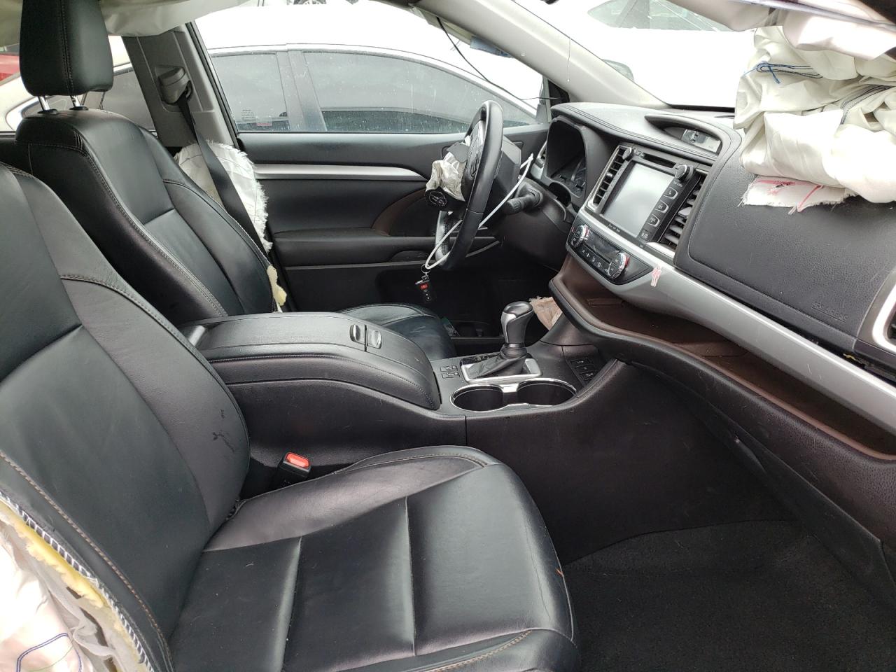 Photo 5 from auction – 2016 TOYOTA HIGHLANDER with VIN 5TDJKRFH2GS346882