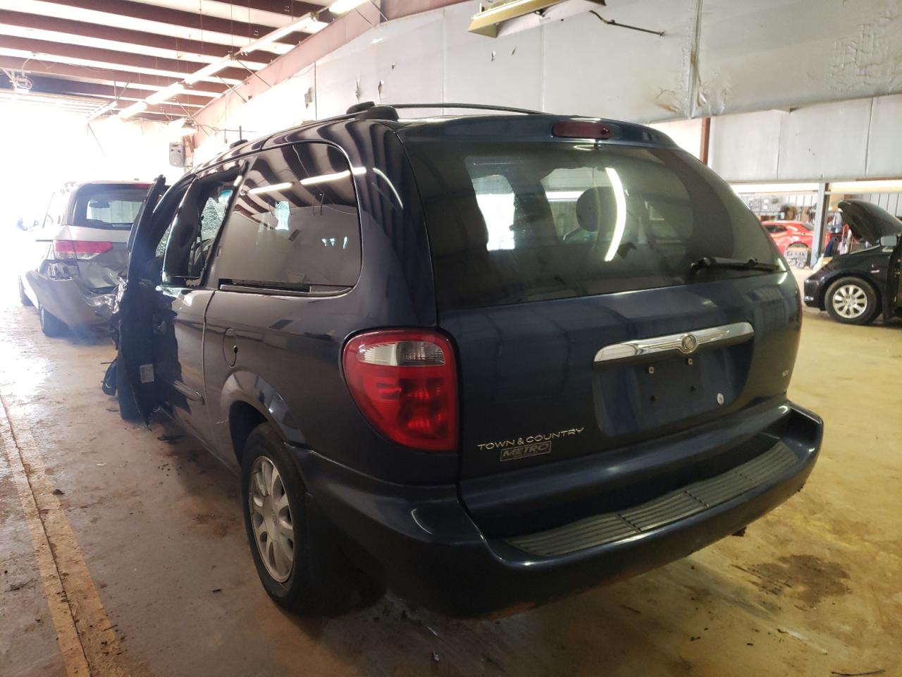 Photo 3 from auction – 2003 CHRYSLER TOWN & COU with VIN 2C4GP74LX3R184493