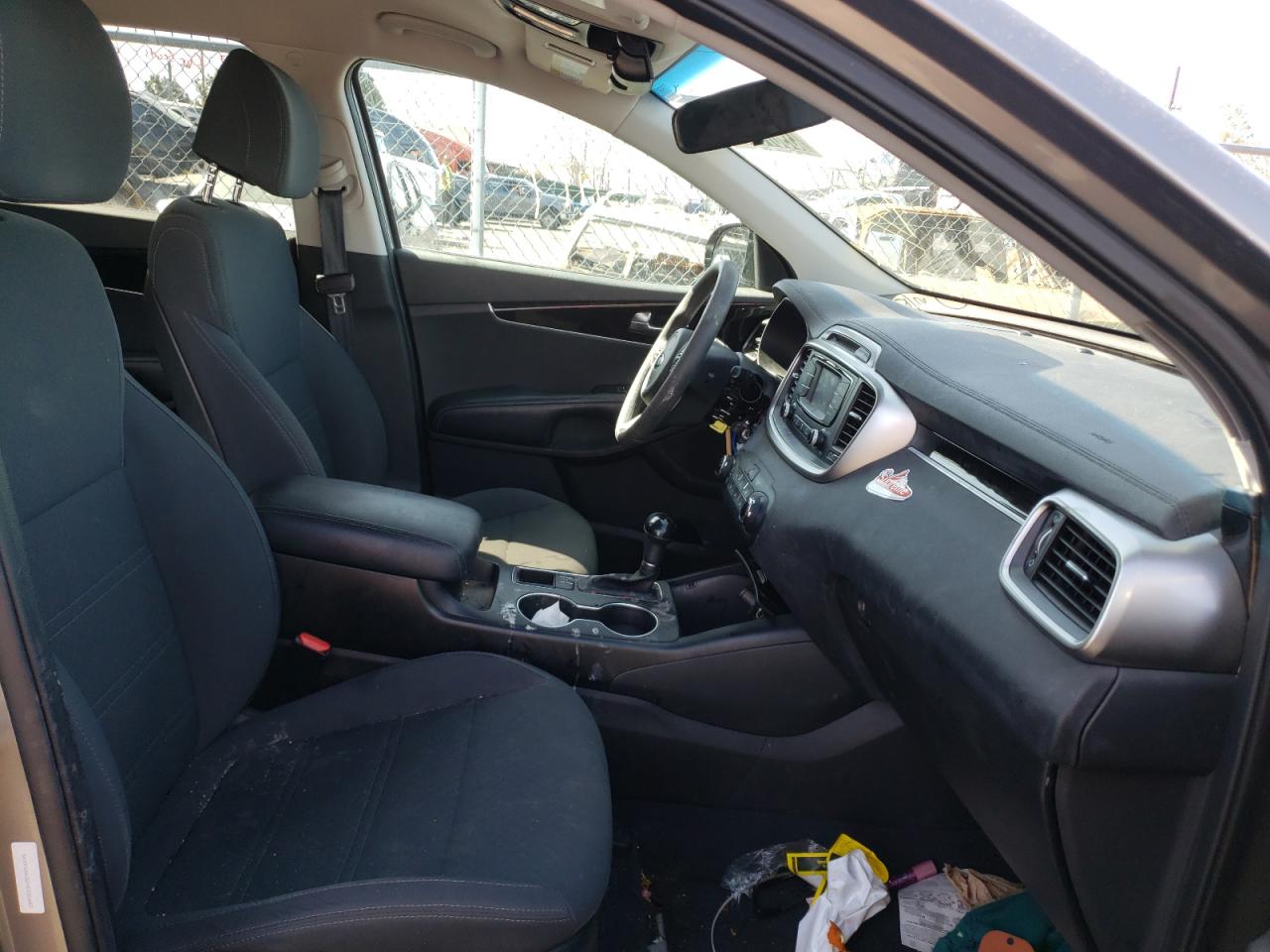 Photo 5 from auction – 2017 KIA SORENTO LX with VIN 5XYPGDA32HG332683