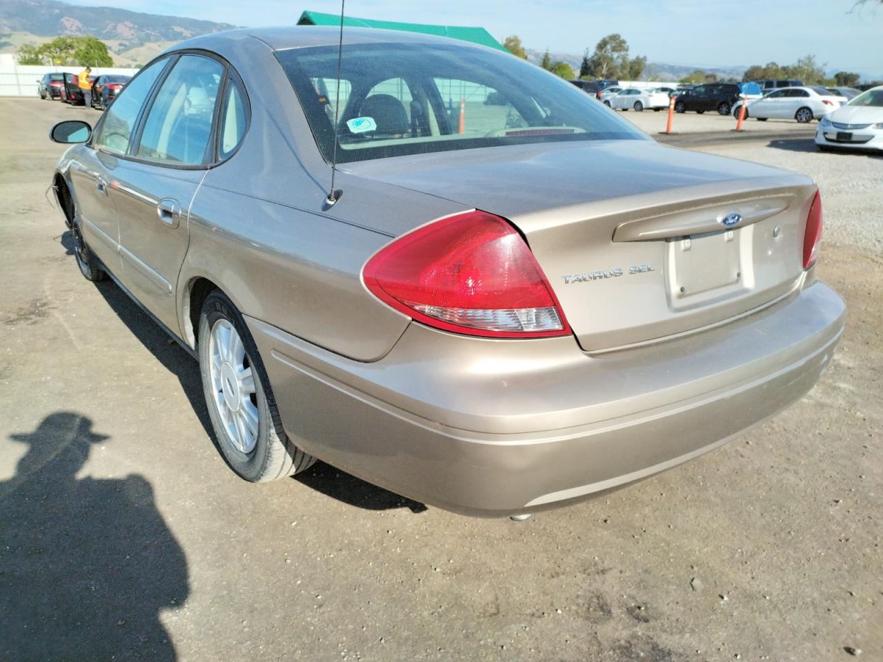 Photo 3 from auction – 2005 FORD TAURUS SEL with VIN 1FAFP56205A255489