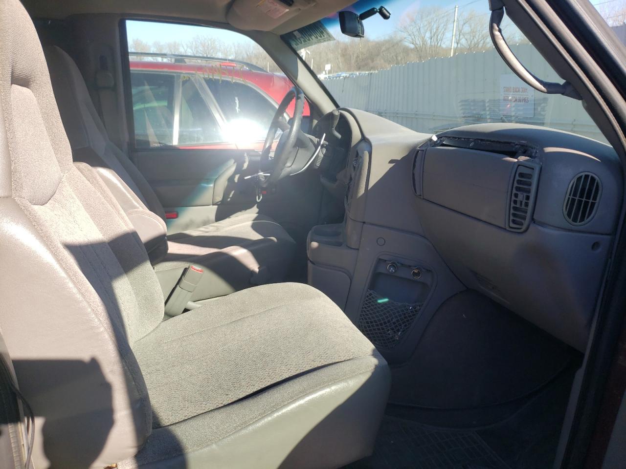 Photo 5 from auction – 2003 CHEVROLET ASTRO with VIN 1GNDM19X23B131748