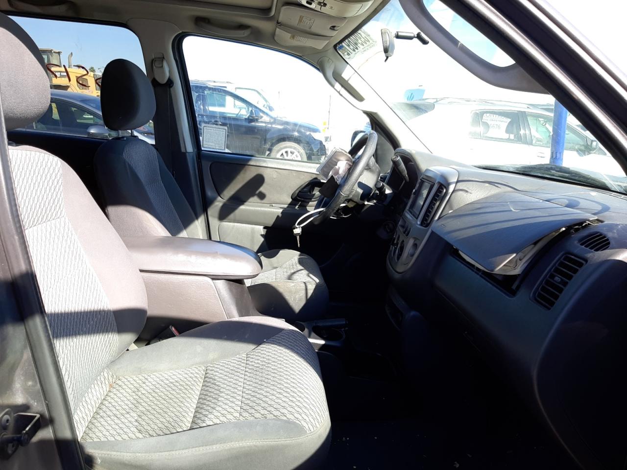 Photo 5 from auction – 2003 FORD ESCAPE XLT with VIN 1FMYU03133KD08053