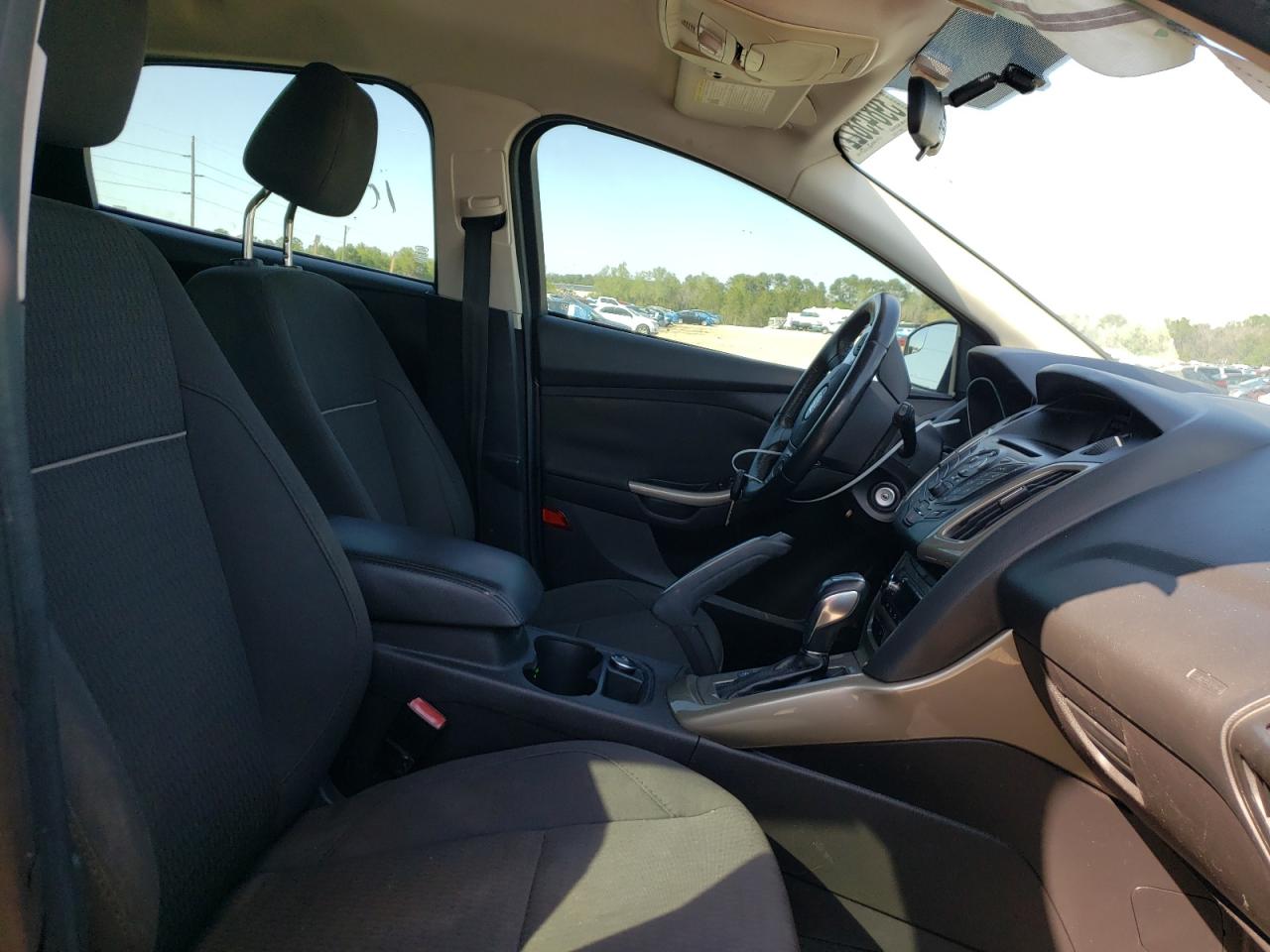 Photo 5 from auction – 2012 FORD FOCUS SEL with VIN 1FAHP3M2XCL358601