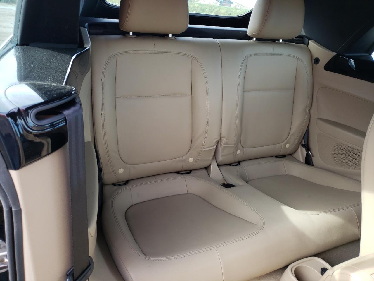 Photo 6 from auction – 2013 VOLKSWAGEN BEETLE with VIN 3VW5L7AT0DM810243