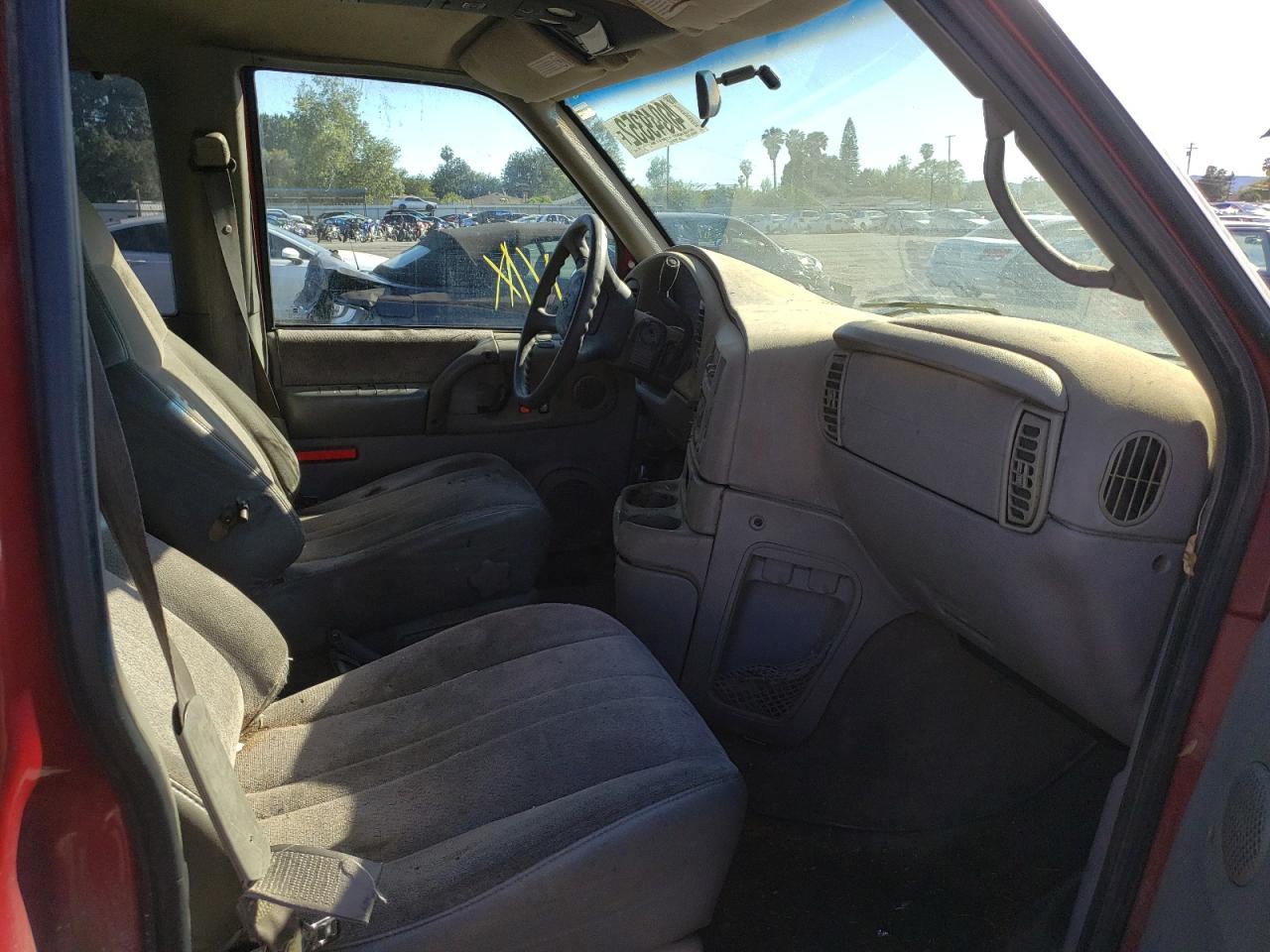 Photo 5 from auction – 2000 CHEVROLET ASTRO with VIN 1GNDM19W0YB154895
