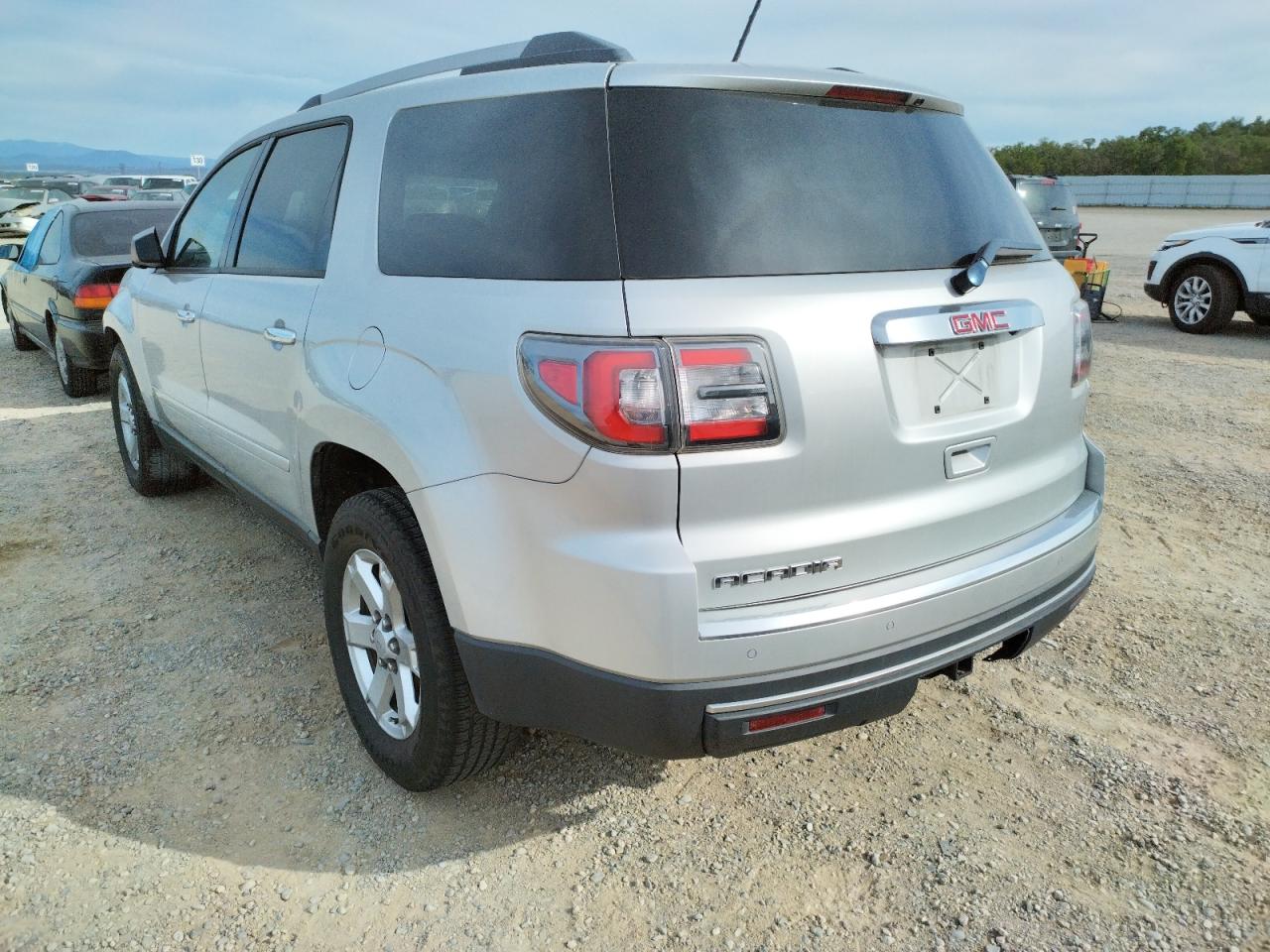 Photo 3 from auction – 2013 GMC ACADIA SLE with VIN 1GKKRPKD7DJ208209