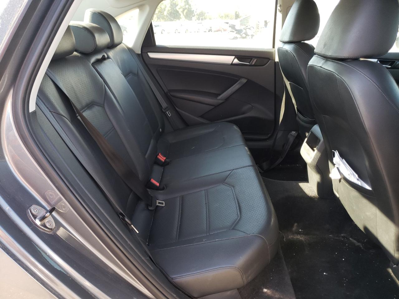 Photo 6 from auction – 2012 VOLKSWAGEN PASSAT SE with VIN 1VWBP7A39CC029180