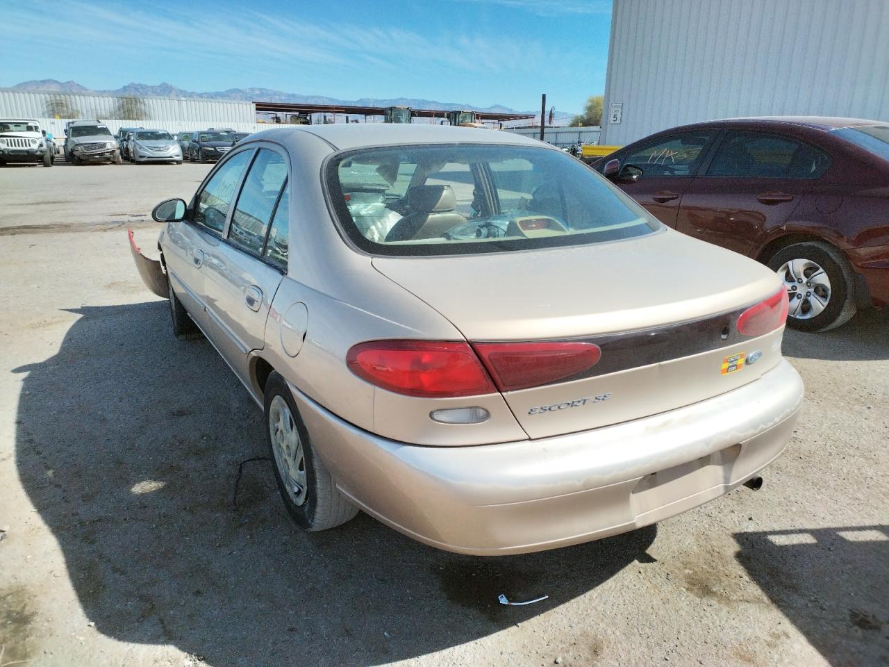 Photo 3 from auction – 1998 FORD ESCORT SE with VIN 1FAFP13P8WW148235