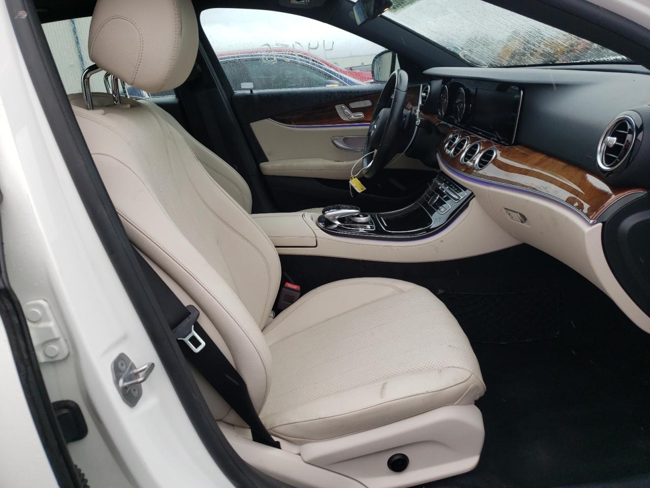 Photo 5 from auction – 2017 MERCEDES-BENZ E 300 with VIN WDDZF4JB0HA185966