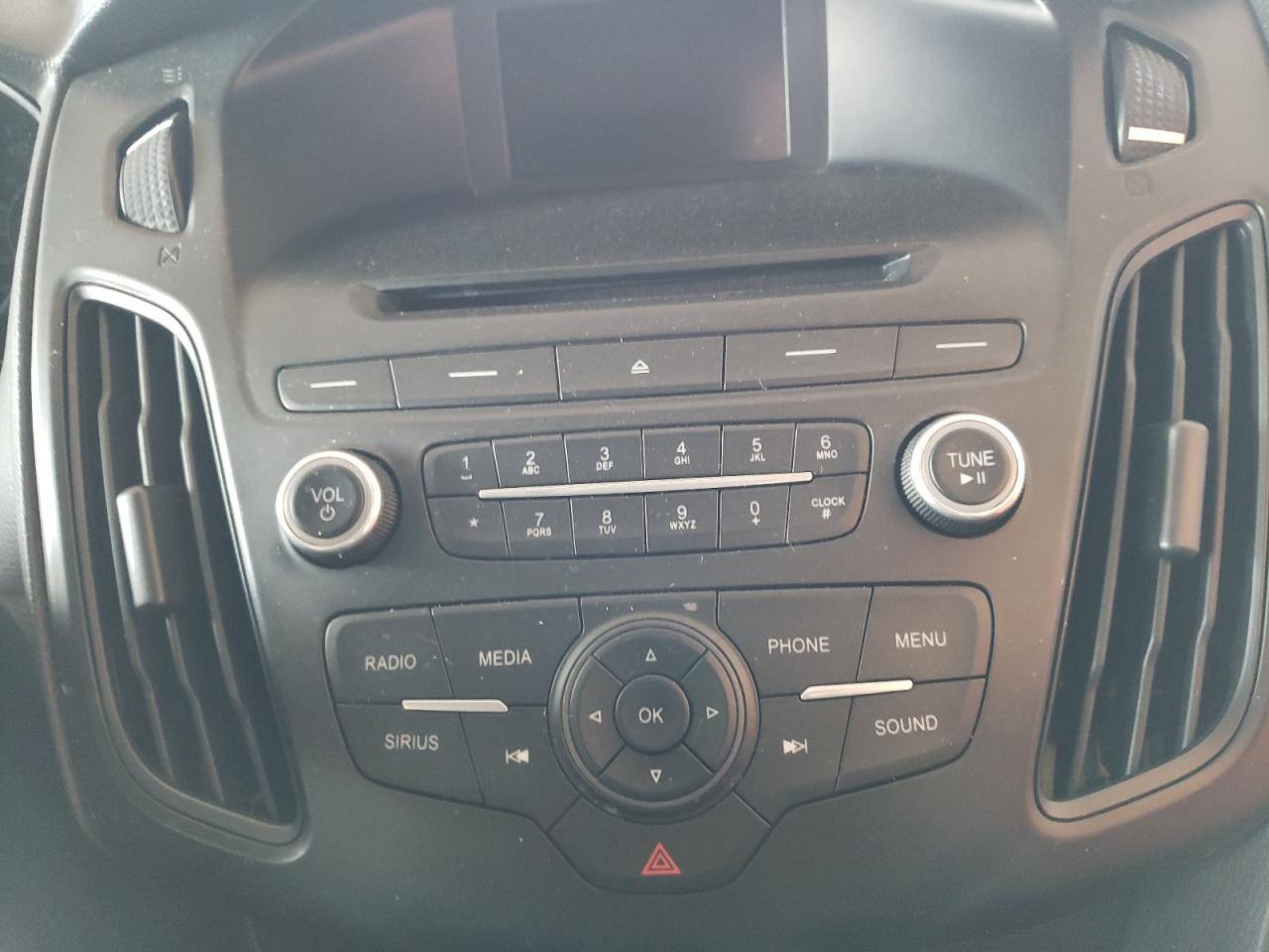 Photo 9 from auction – 2016 FORD FOCUS SE with VIN 1FADP3K23GL273767