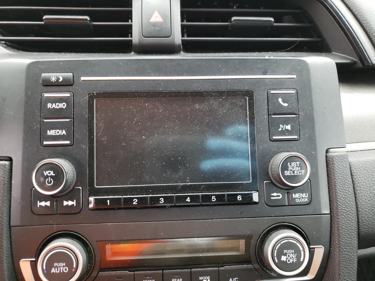 Photo 9 from auction – 2019 HONDA CIVIC LX with VIN 19XFC2E69KE004097