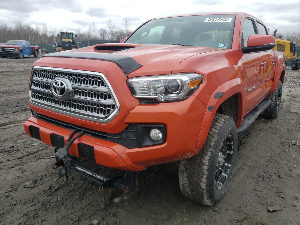 Photo 2 from auction – 2017 TOYOTA TACOMA DOU with VIN 3TMCZ5AN4HM062116