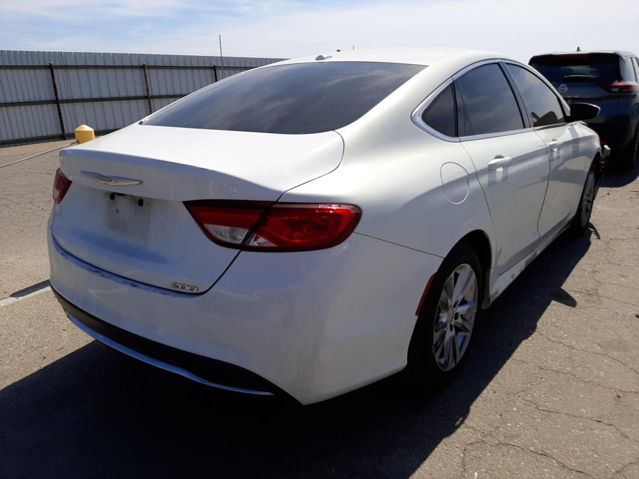 Photo 4 from auction – 2015 CHRYSLER 200 LIMITE with VIN 1C3CCCAB9FN726154