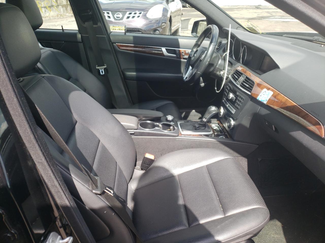 Photo 5 from auction – 2014 MERCEDES-BENZ C 300 4MAT with VIN WDDGF8AB2EA960293