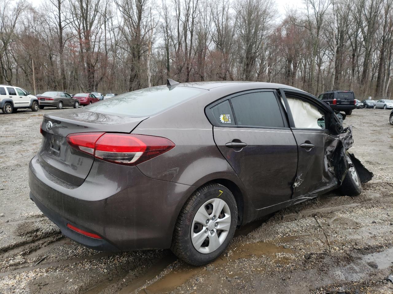 Photo 4 from auction – 2017 KIA FORTE LX with VIN 3KPFL4A78HE073463