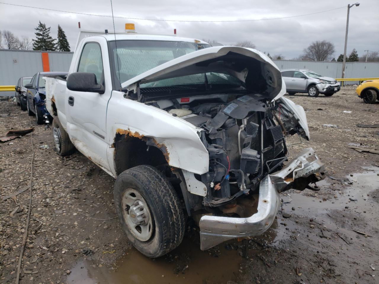 CHEVROLET SILVERADO 2003 with VIN 1GCHC24U33E324473 - Photo from auction