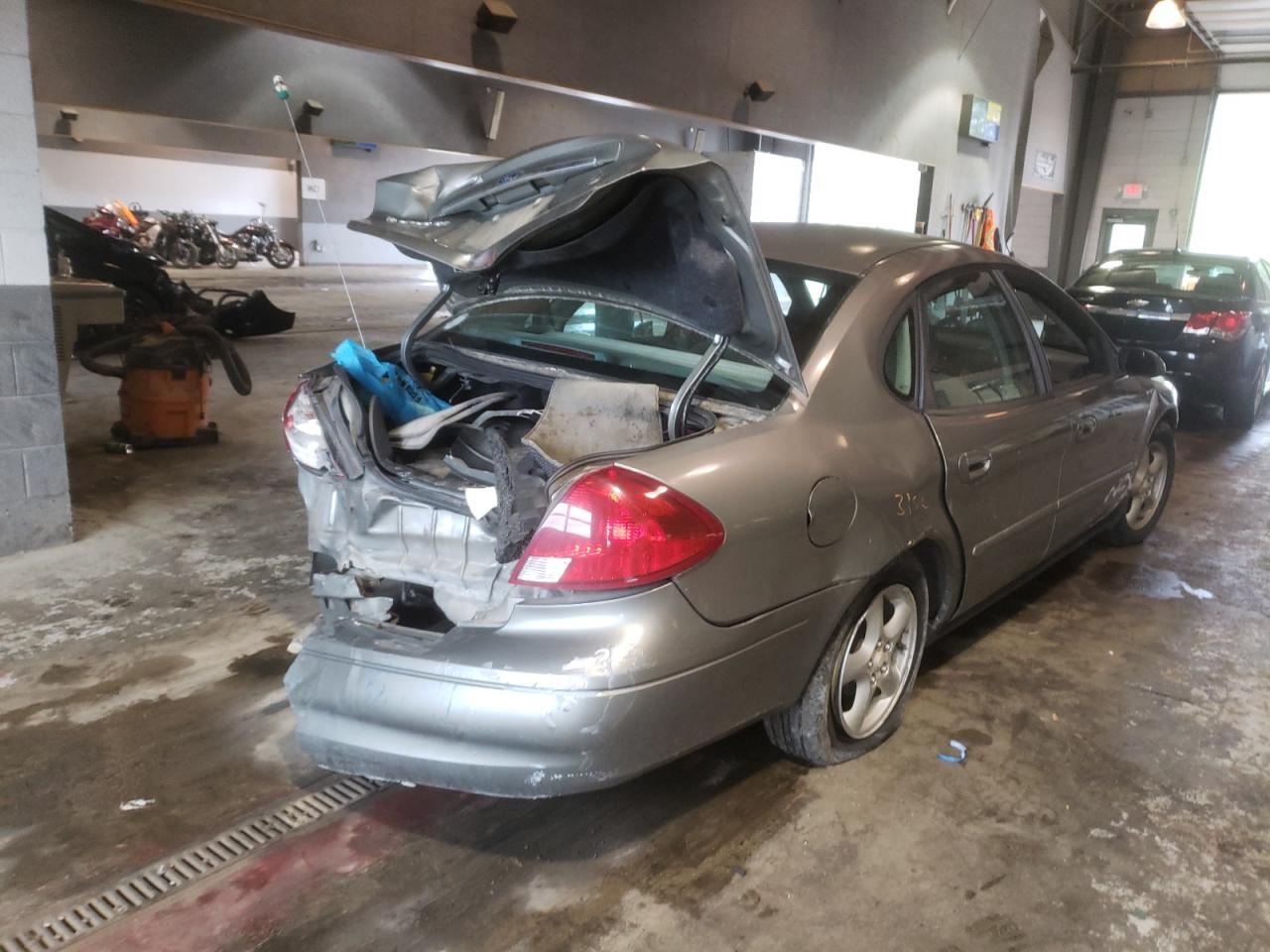 Photo 4 from auction – 2002 FORD TAURUS SE with VIN 1FAFP53U52G181999