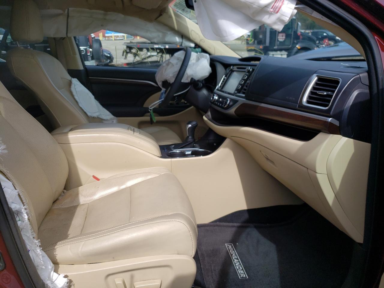 Photo 5 from auction – 2016 TOYOTA HIGHLANDER with VIN 5TDDKRFH8GS262062