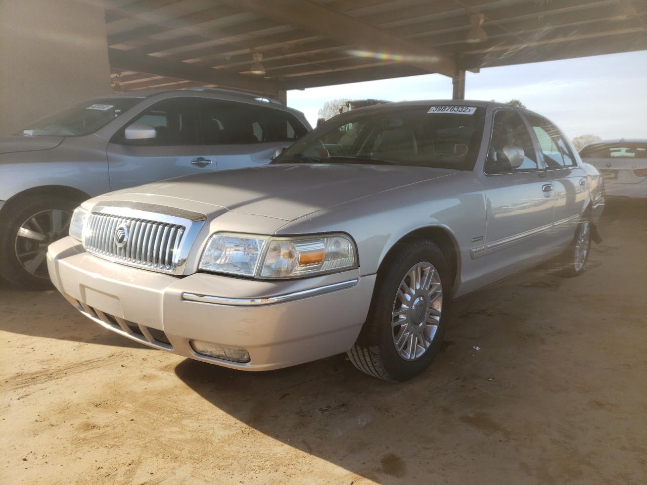 Photo 2 from auction – 2011 MERCURY GRAND MARQ with VIN 2MEBM7FV7BX604396