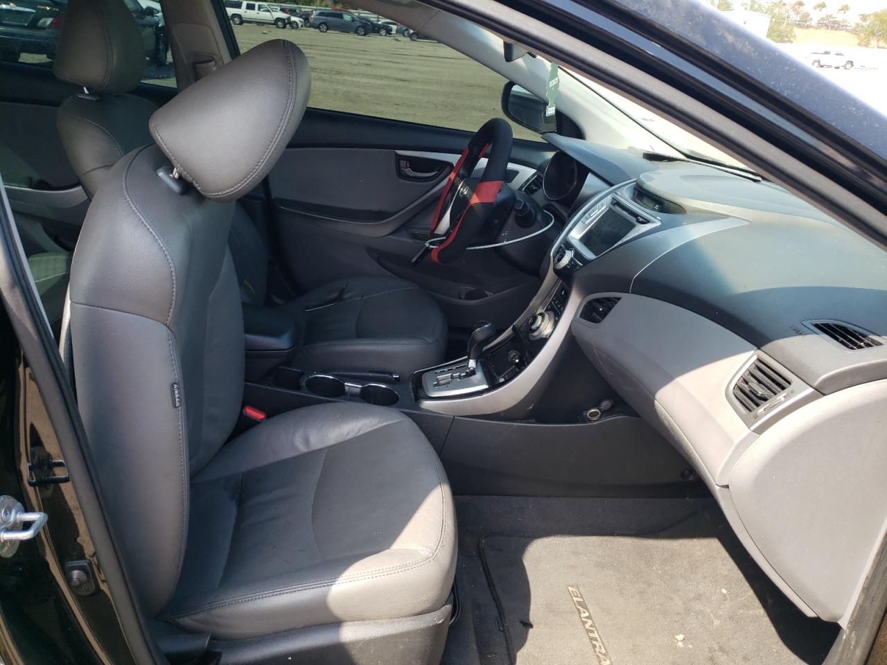 Photo 5 from auction – 2012 HYUNDAI ELANTRA GL with VIN 5NPDH4AE9CH149963