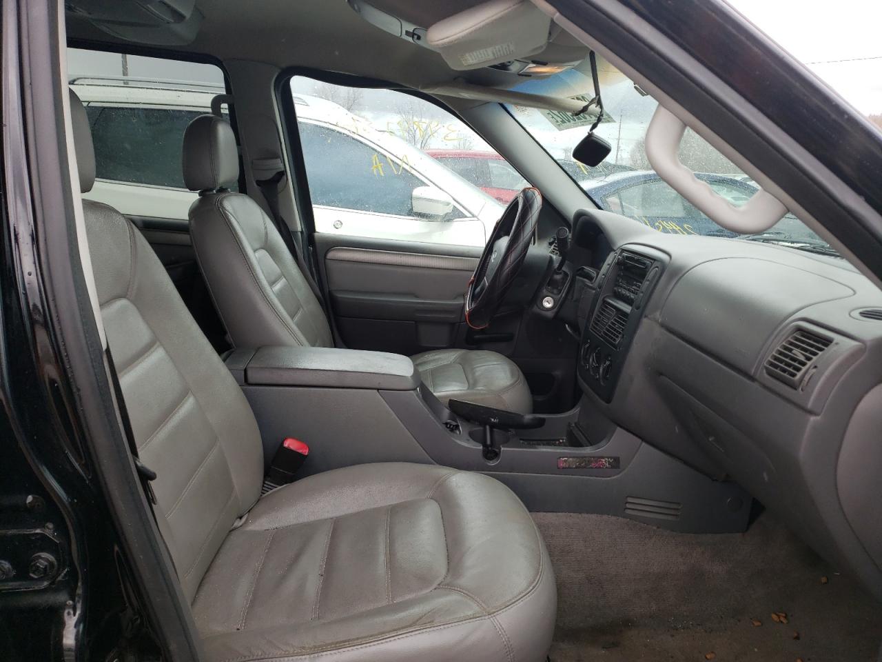Photo 5 from auction – 2004 FORD EXPLORER with VIN 1FMZU83W04ZA40165