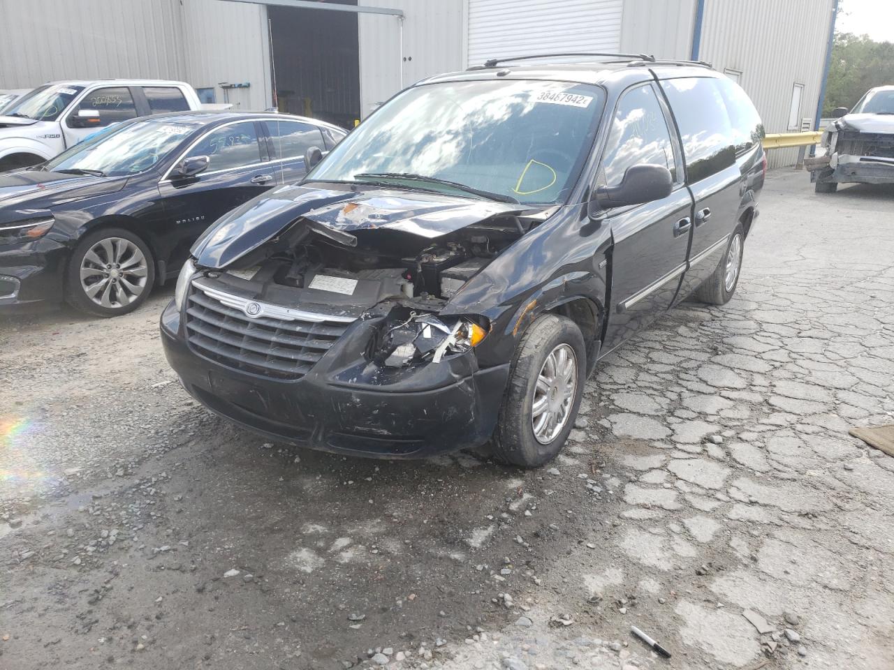 Photo 2 from auction – 2007 CHRYSLER TOWN & COU with VIN 2A4GP54L97R276084