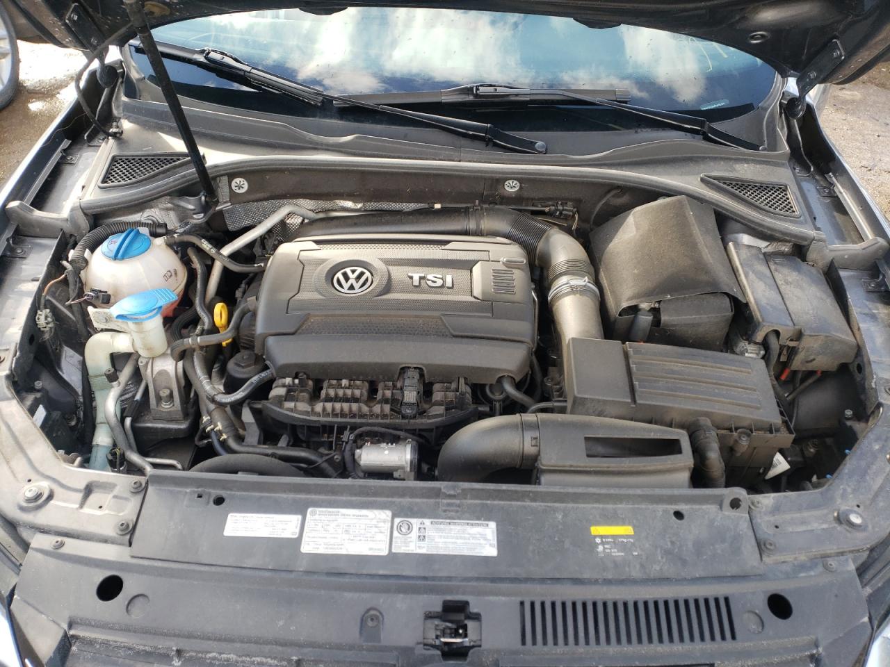 Photo 7 from auction – 2015 VOLKSWAGEN PASSAT S with VIN 1VWAT7A33FC073171