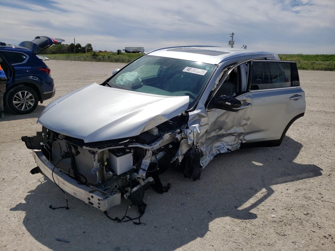 Photo 2 from auction – 2019 TOYOTA HIGHLANDER with VIN 5TDKZRFH1KS568502