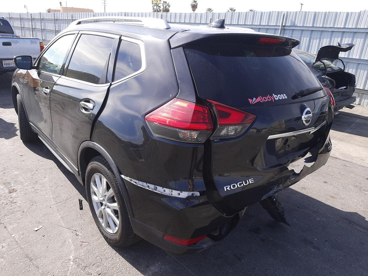 Photo 3 from auction – 2017 NISSAN ROGUE S with VIN KNMAT2MT2HP539329