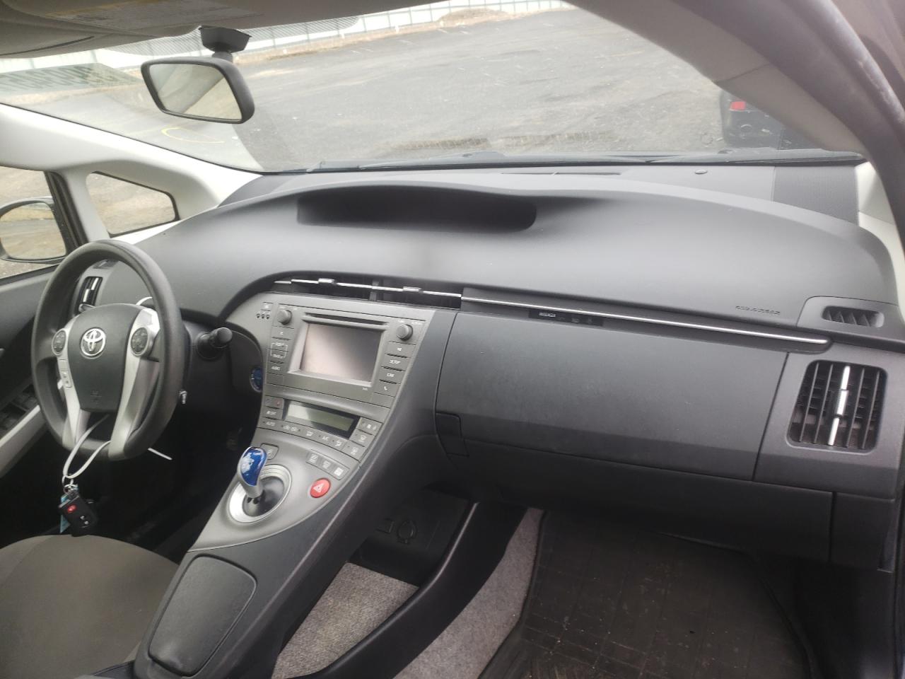 Photo 9 from auction – 2013 TOYOTA PRIUS with VIN JTDKN3DU8D1636013