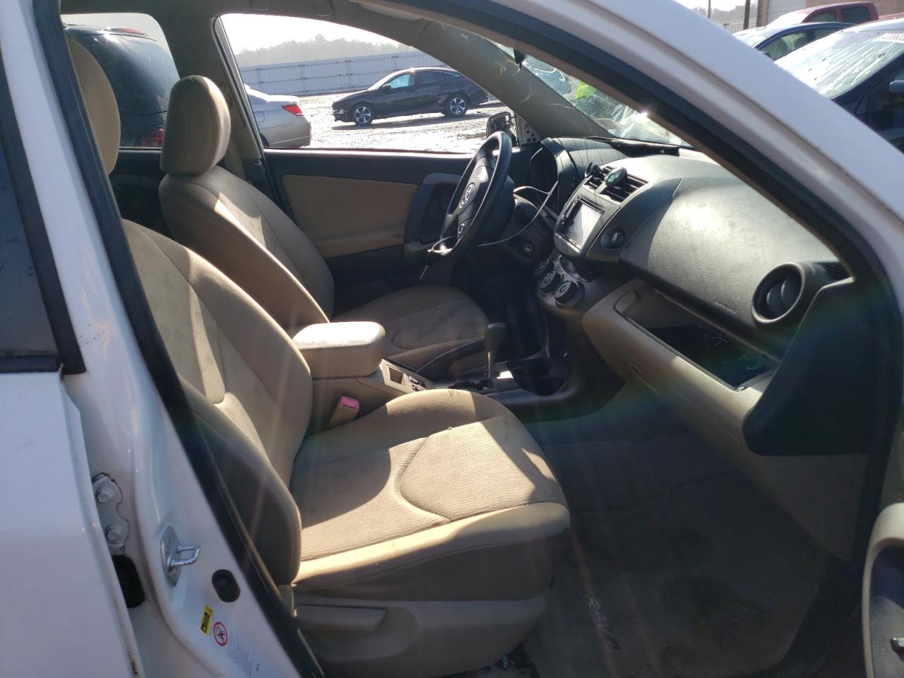 Photo 5 from auction – 2011 TOYOTA RAV4 with VIN JTMBF4DVXBD041395