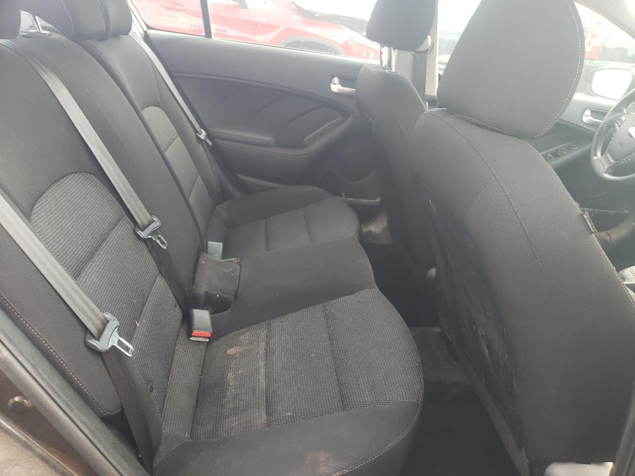 Photo 6 from auction – 2018 KIA FORTE LX with VIN 3KPFK4A79JE198674