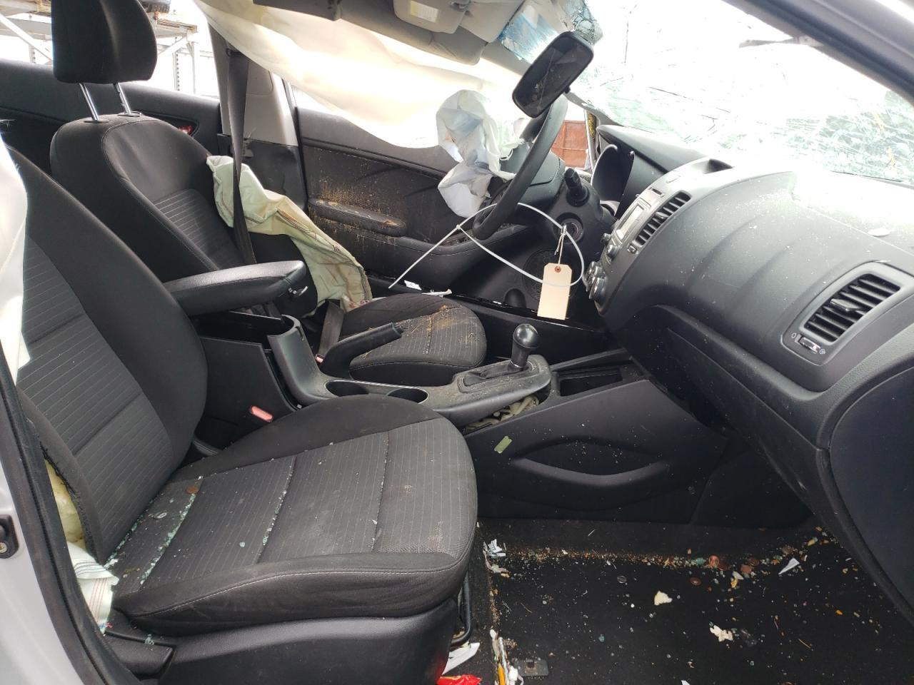 Photo 5 from auction – 2016 KIA FORTE with VIN KNAFX4A61G5612587
